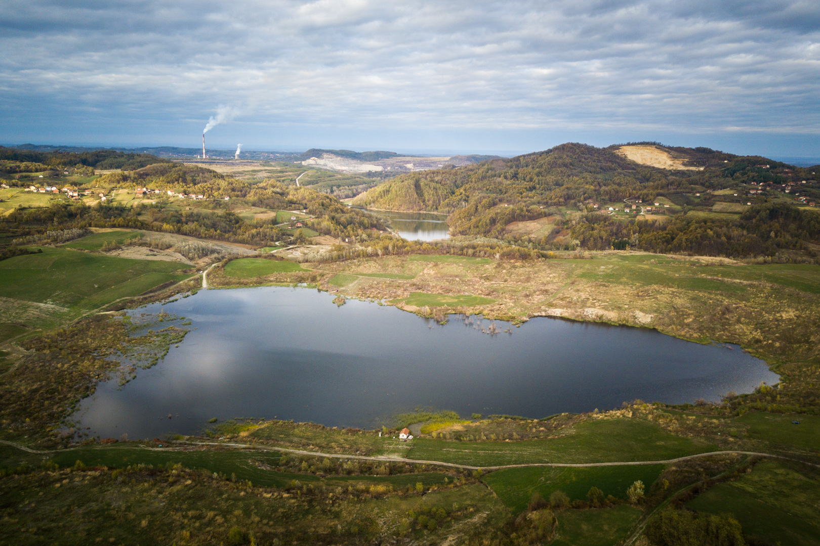 Jezero Mezgraja 3 Pogled iz vazduha na jezero Mezgraja Luke vidi se i jezero Mezgraja u vlasnistvu RiTE Ugljevik