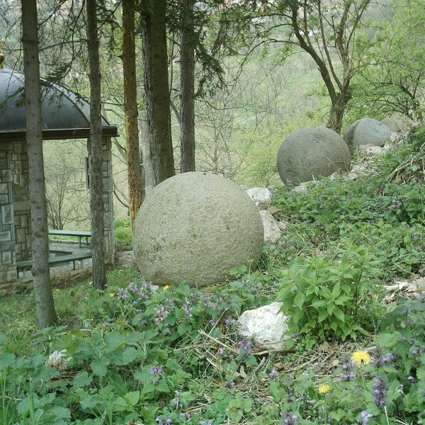 Kamene kugle u Teočaku