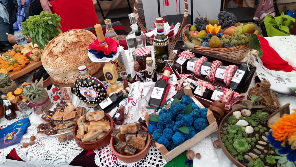 САЈАМ ШЉИВЕ, ВОЋНИХ РАКИЈА И МЕДА