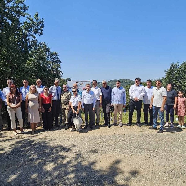 UGLjEVIK PODRUČJE BEZ MINA: Načelniku Periću uručen sertifikat