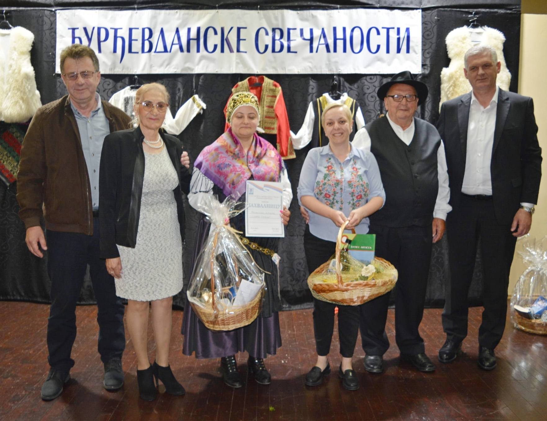 Read more about the article КУЛТУРНА ДРУШТВА ИЗ БРАТСКЕ ОПШТИНЕ ШМАРЈЕ ПРИ ЈЕЛШАХ НАСТУПИЛА НА ЂУРЂЕВДАНСКИМ СВЕЧАНОСТИМА